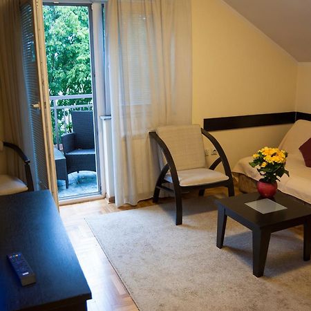 Villa Forest Belgrado Exterior foto